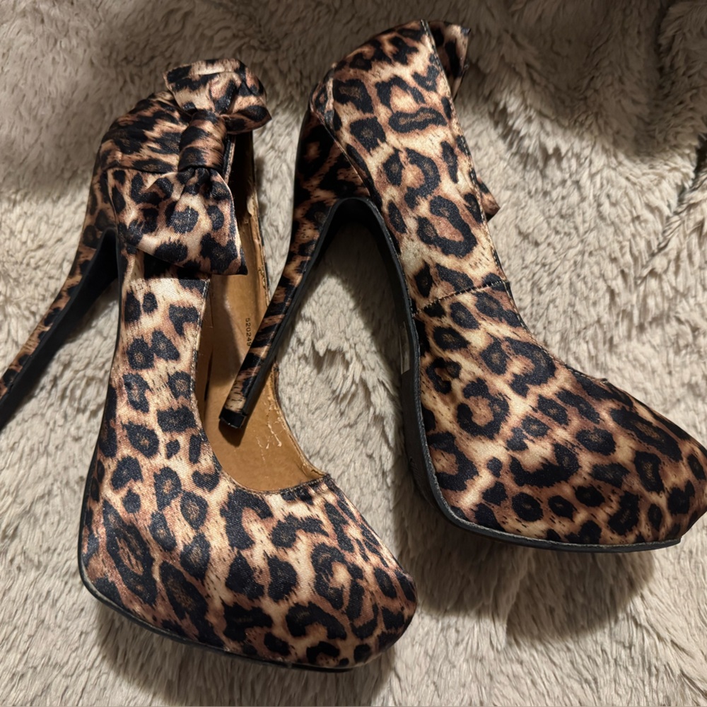 Charlotte Russe Leopard Print Stiletto Heels with Side Bows Woman’s Size 8